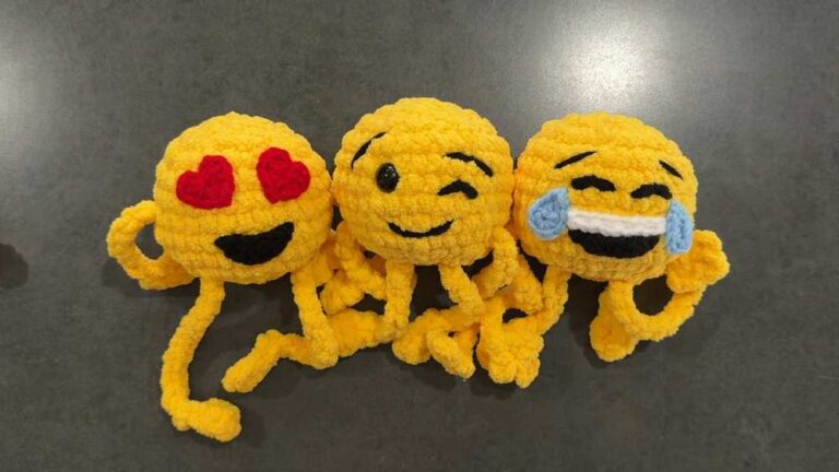 How to Crochet Tug & Pull Emoji Plushie for Gifting