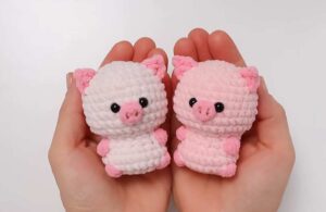 How to Crochet the Miniature Piggy Amigurumi Plush Keychain